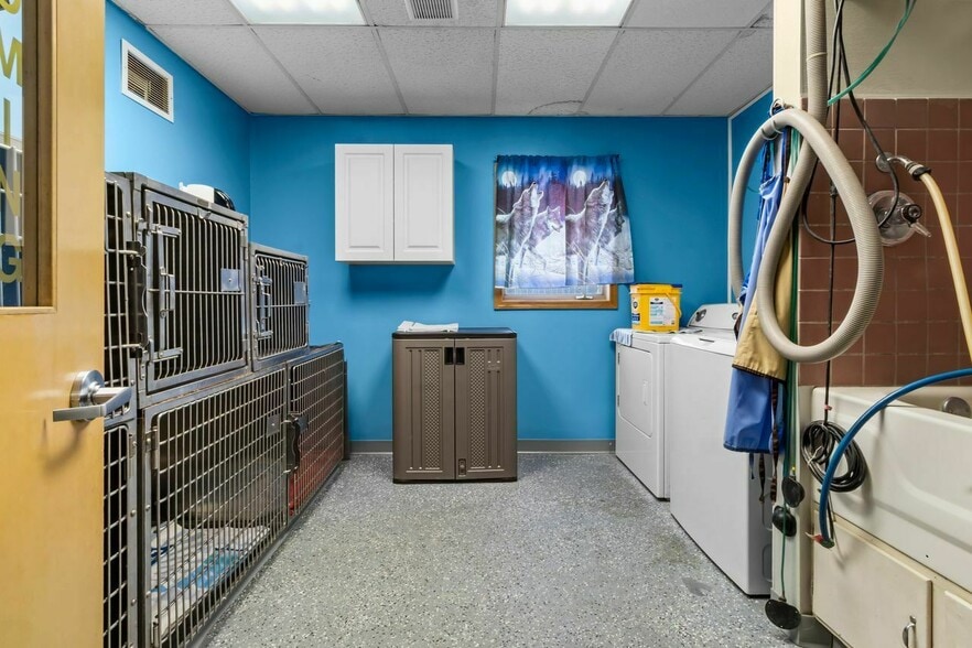 More Photos Of 150 Mensa Dr, Noblesville Office For Sale