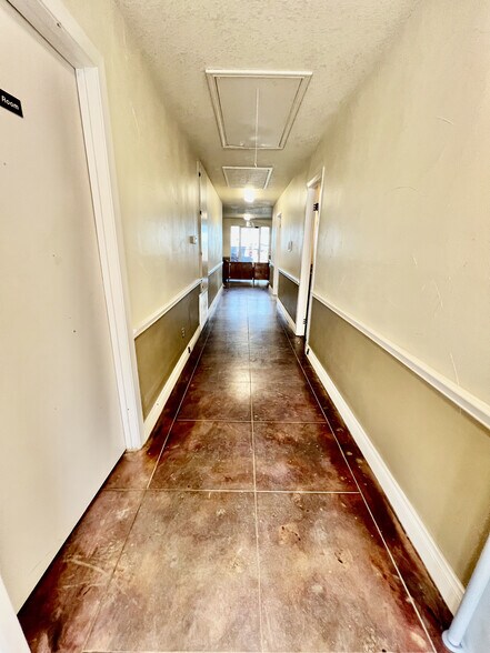 More Photos Of 206 S Columbia Dr, West Columbia Office Residential For Sale