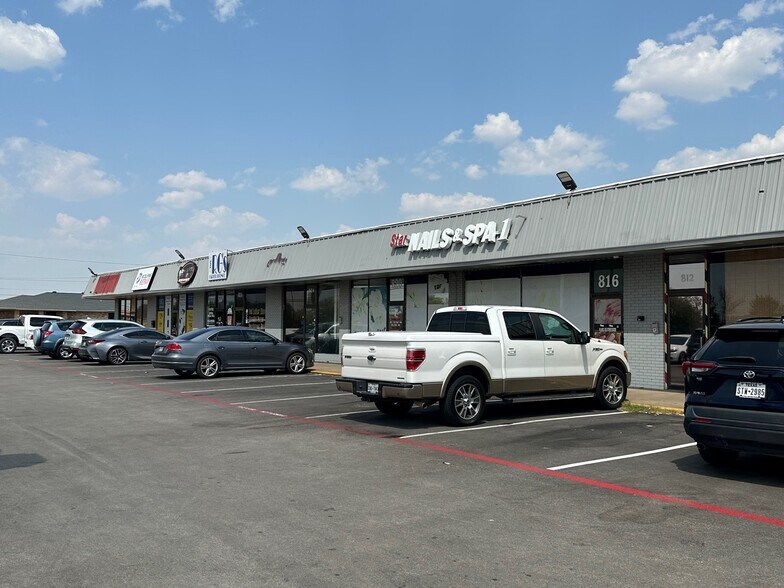 More Photos Of 800 N Crowley Rd, Crowley Storefront For Sale