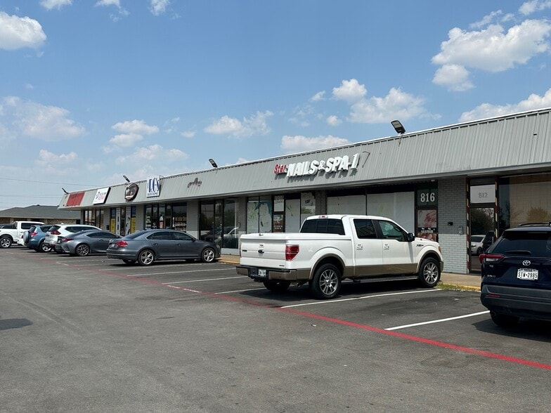 More Photos Of 800 N Crowley Rd, Crowley Storefront For Sale