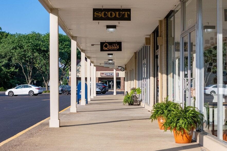 More Photos Of 3642 Brownsboro Rd, Louisville Unknown For Lease