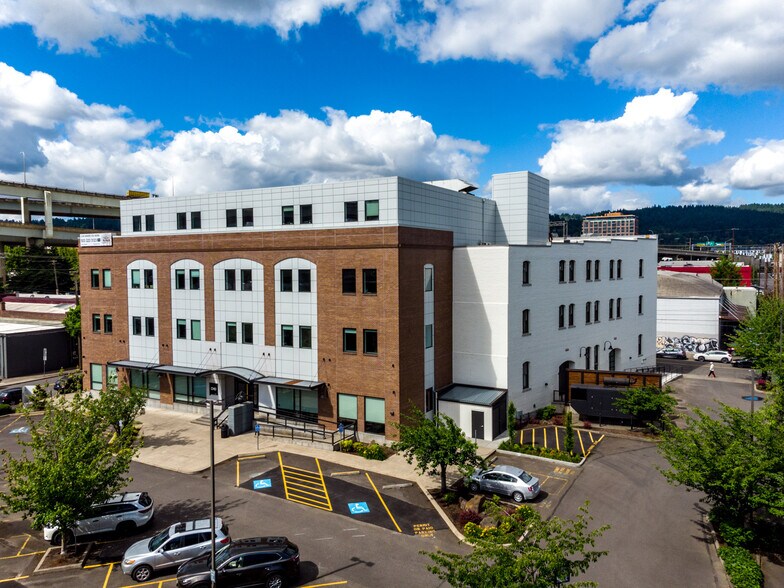 More Photos Of 1631 NW Thurman St, Portland Loft Creative Space For Sale