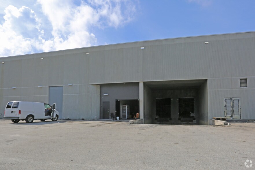 More Photos Of 6000 Park of Commerce Blvd, Boca Raton Distribution For Lease