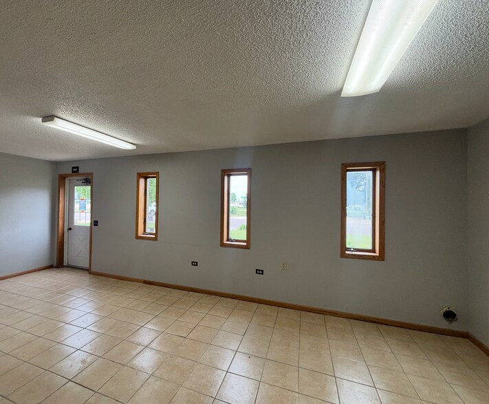 More Photos Of 1005 N 9th Ave, Brandon Warehouse For Lease