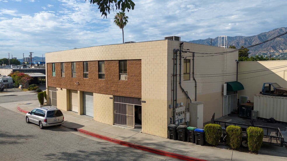 More Photos Of 618 Thompson Ave, Glendale Warehouse For Sale