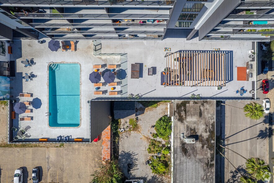 More Photos Of 1617 Fannin St, Houston Multifamily For Sale