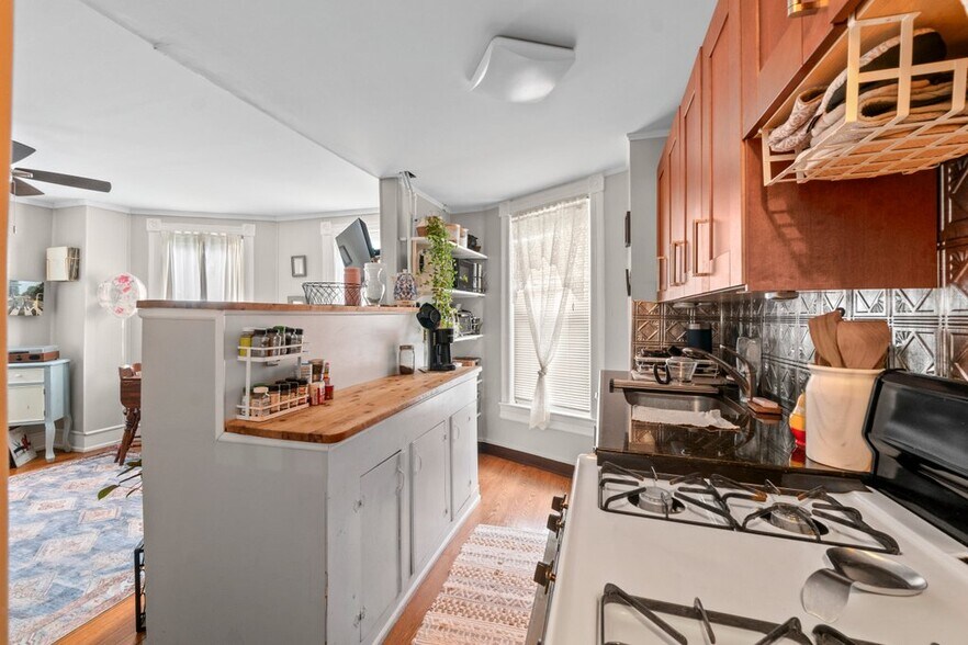 More Photos Of 5001 Roland Ave, Baltimore Apartments For Sale