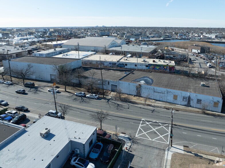 More Photos Of 3000 Lawson Blvd, Oceanside Warehouse For Lease