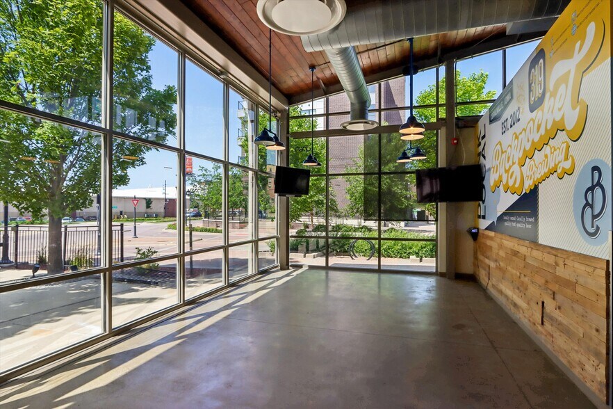 More Photos Of 903 Quarry Rd, Coralville Storefront For Sale