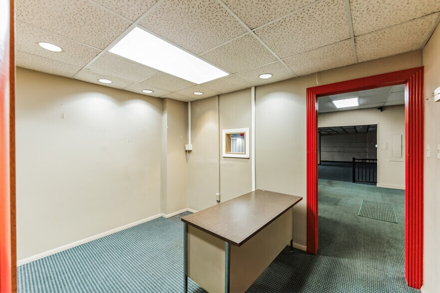 More Photos Of 65 E Fayette St, Uniontown Showroom For Sale