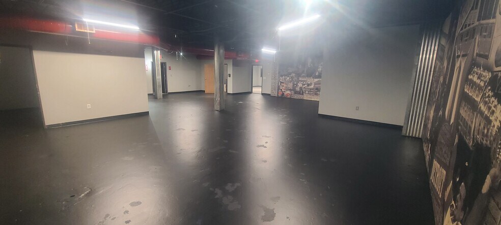 More Photos Of 18830 Woodward Ave, Detroit General Retail For Sale