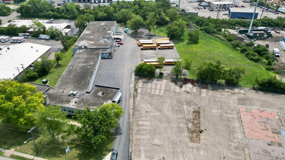 More Photos Of 7820 Reading Rd, Cincinnati Warehouse For Lease