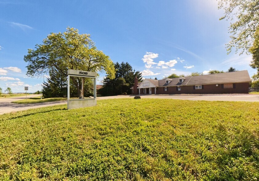 More Photos Of 15018 Greyhound Ct, Carmel Veterinarian Kennel For Sale