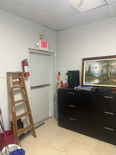 More Photos Of 828 Pembroke Rd, Hallandale Unknown For Lease