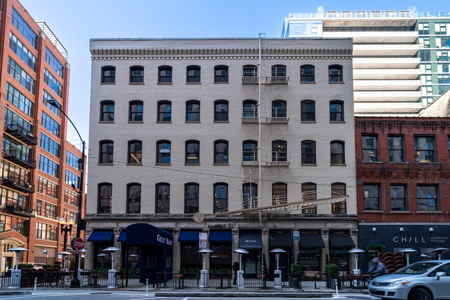 More Photos Of 220-230 W Kinzie St, Chicago Loft Creative Space For Lease