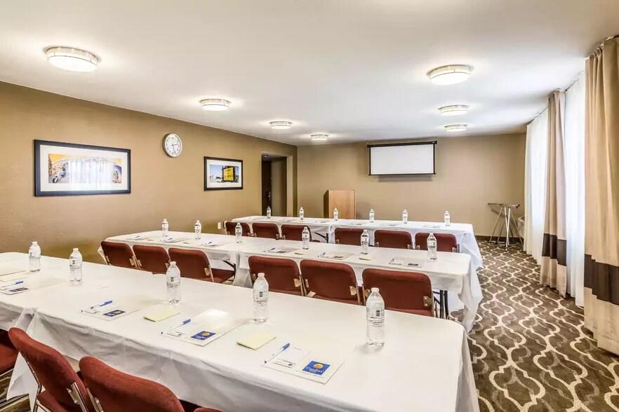 More Photos Of 411 McKnight Ave NW, Albuquerque Hotel For Sale