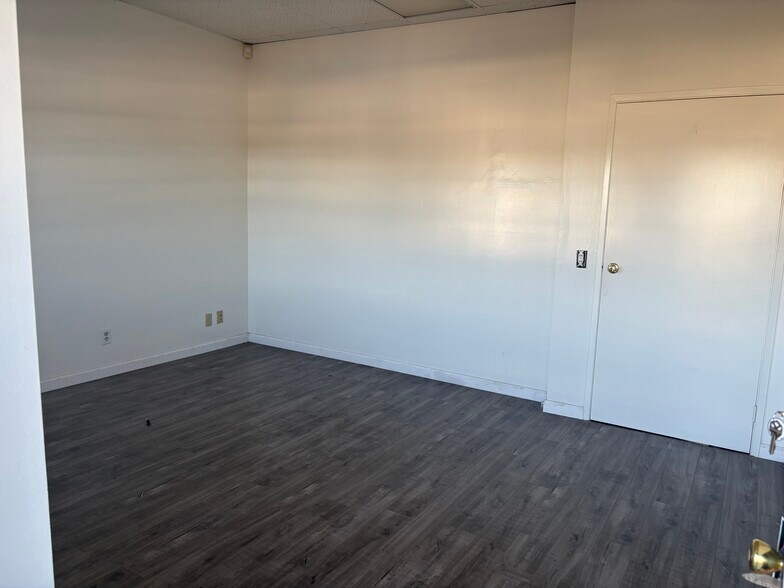 More Photos Of 1500 E Pacific Coast Hwy, Seal Beach Office For Lease