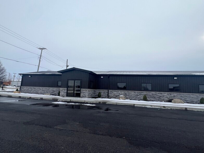 More Photos Of 14501 W Commerce Rd, Daleville Freestanding For Lease
