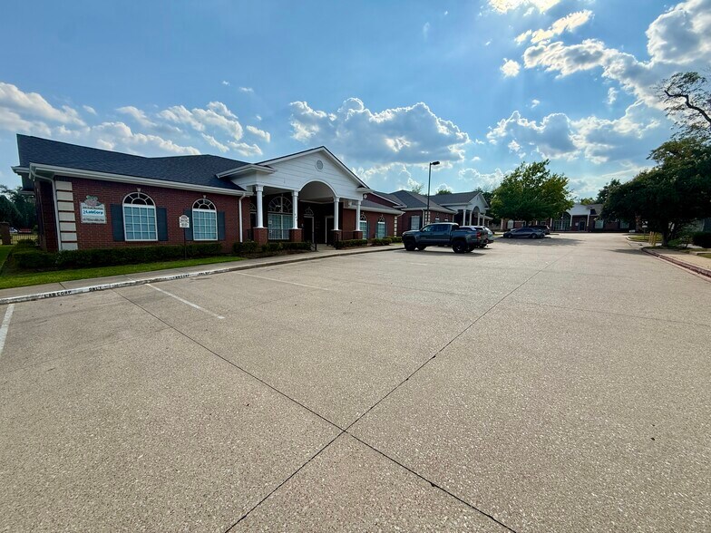 More Photos Of 641 S Broadway Ave, Tyler Unknown For Lease