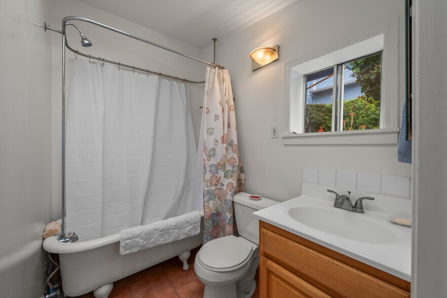 More Photos Of 2000 Clinton Ave, Alameda Apartments For Sale