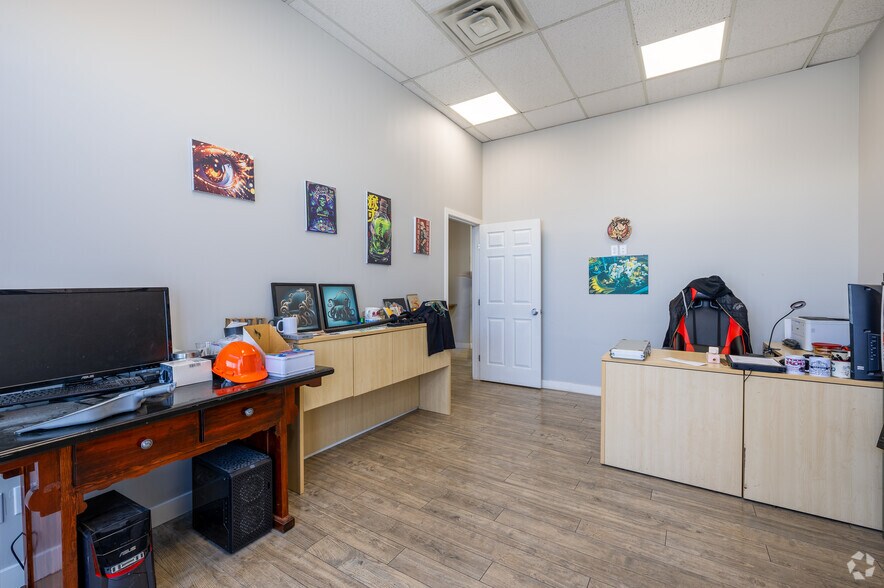 More Photos Of 1247 36th Ave NE, Calgary Warehouse For Lease