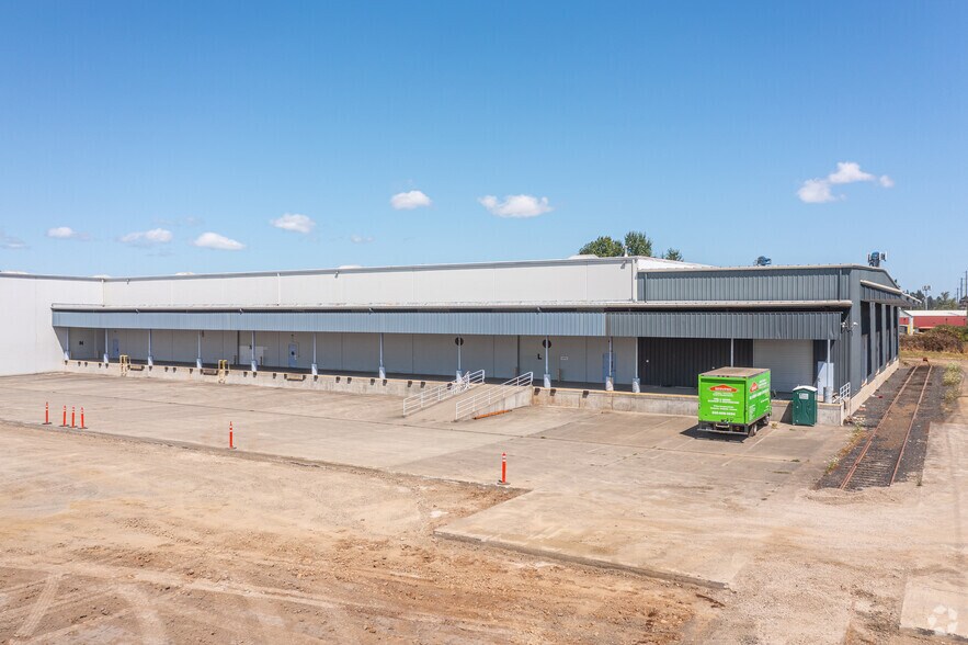 Primary Photo Of 495 NE Holladay St, Cornelius Distribution For Lease