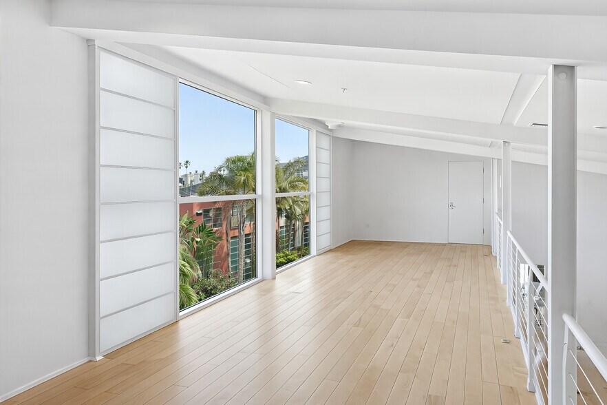 More Photos Of 2100 Abbot Kinney Blvd, Venice Loft Creative Space For Lease