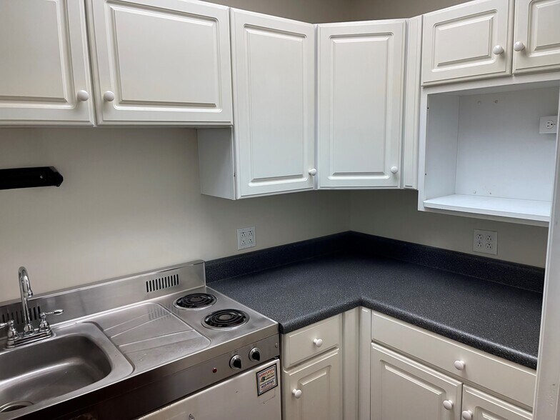 More Photos Of 201-209 W Pike St, Clarksburg Office Residential For Lease