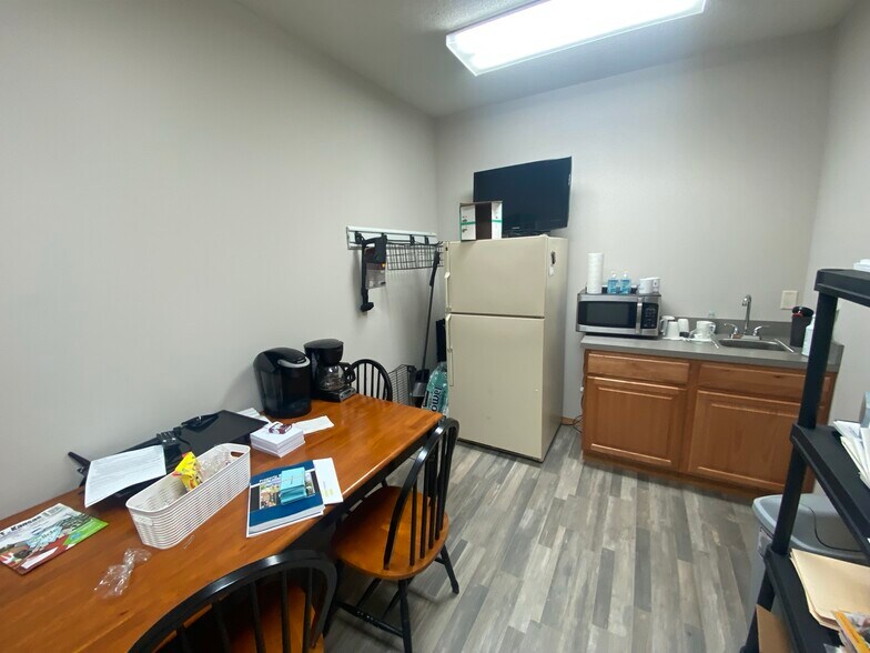 More Photos Of 7829 E Rockhill St, Wichita Office For Lease