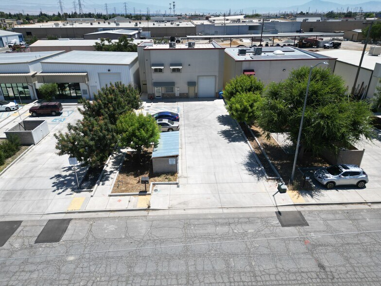 Primary Photo Of 2810 Mosasco St, Bakersfield Light Distribution For Lease