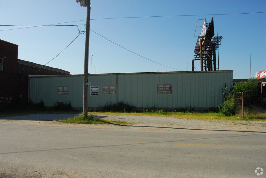 More Photos Of 1203-1205 Woodswether Rd, Kansas City Warehouse For Lease