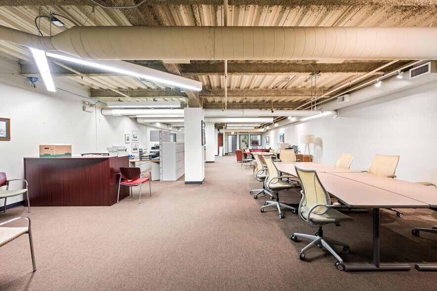 More Photos Of 1617-1619 N Clybourn Ave, Chicago General Retail For Sale