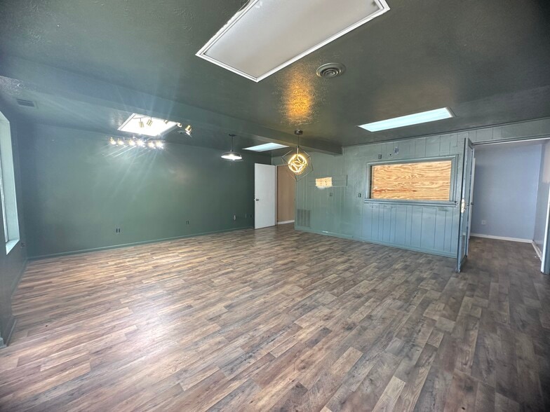 More Photos Of 1126 E Montgomery Cross Rd, Savannah Freestanding For Lease