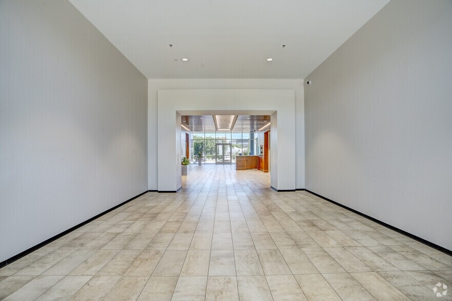 More Photos Of 18211 Katy Fwy, Houston Office For Lease