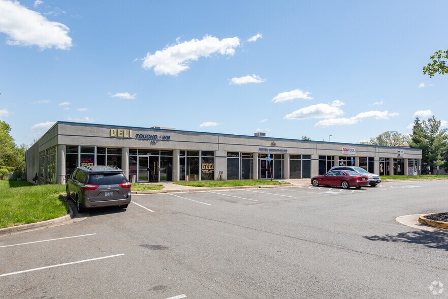 More Photos Of 2770-2782 Towerview Rd, Herndon Warehouse For Lease