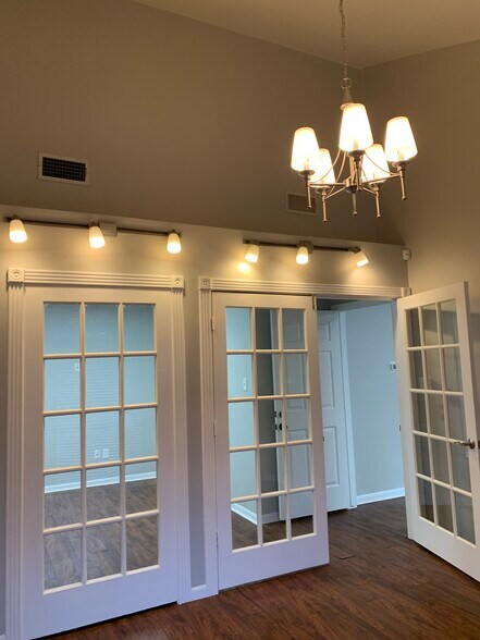 More Photos Of 14339 Torrey Chase Blvd, Houston Office For Sale