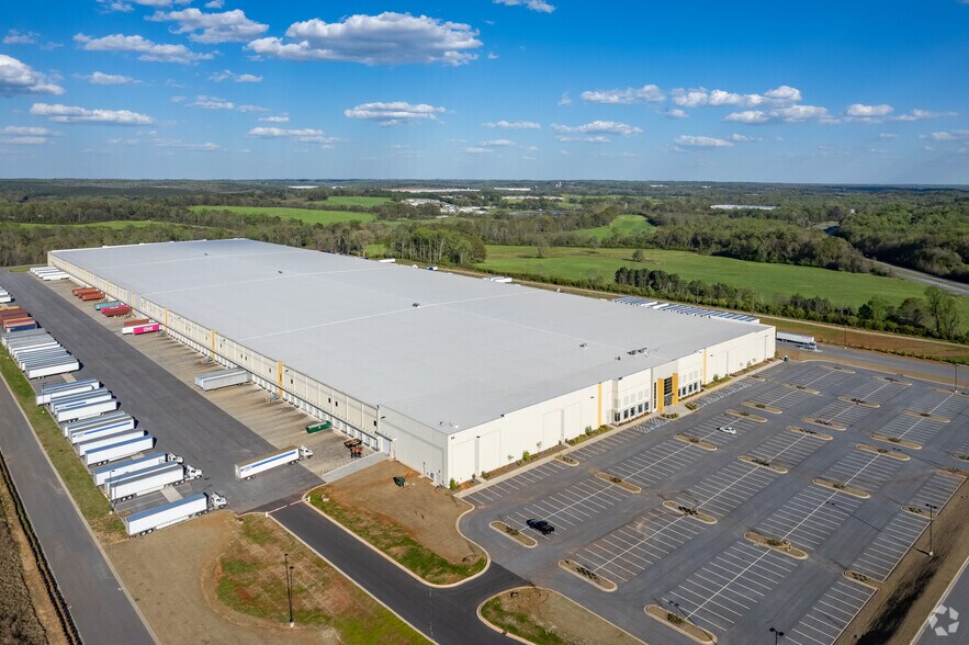 More Photos Of 94 Logistics Ln, Talmo Distribution For Lease