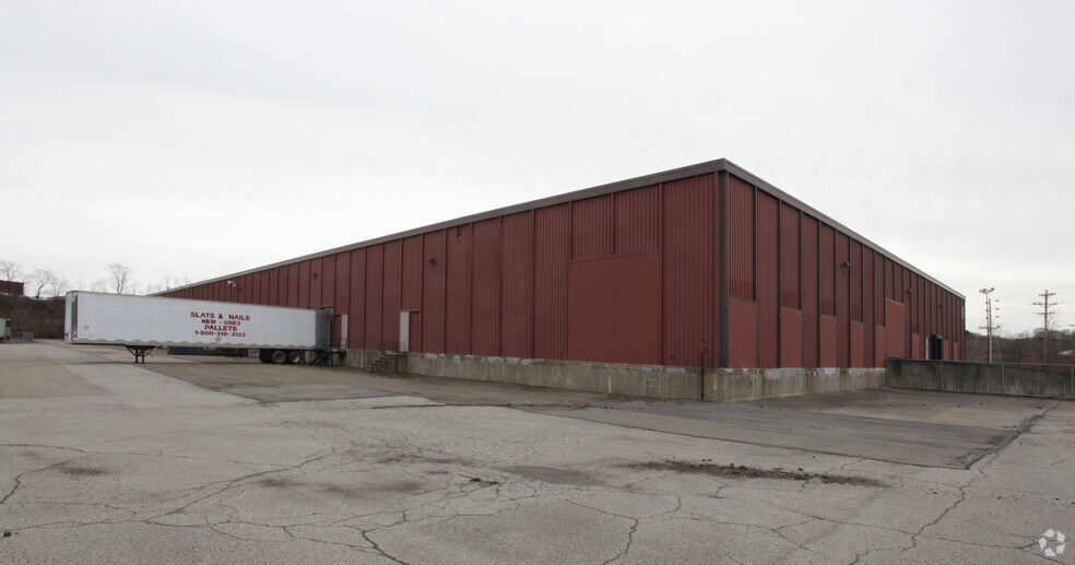 More Photos Of 800-825 Vista Park Dr, Pittsburgh Warehouse For Lease