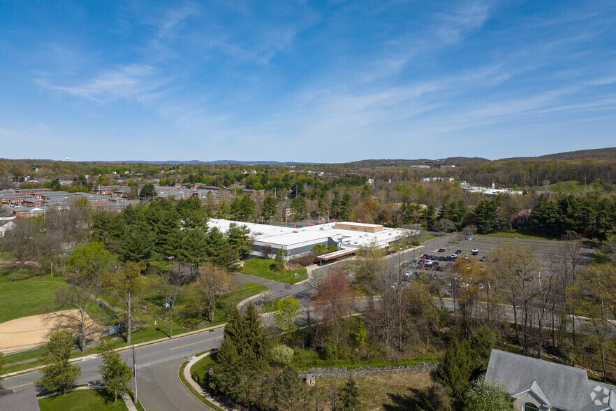 More Photos Of 1 Pike Dr, Wayne Office For Lease