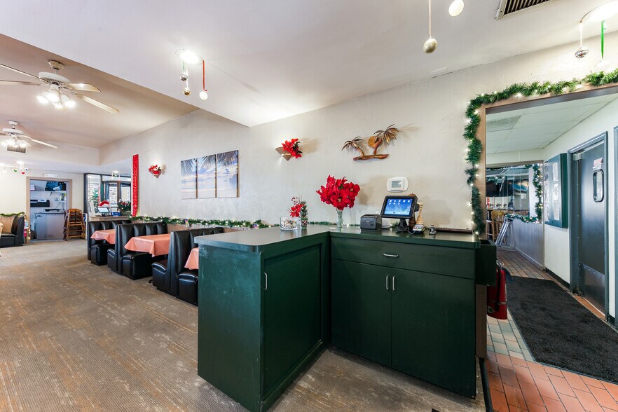 More Photos Of 3011 Ogden Ave, Lisle Restaurant For Sale