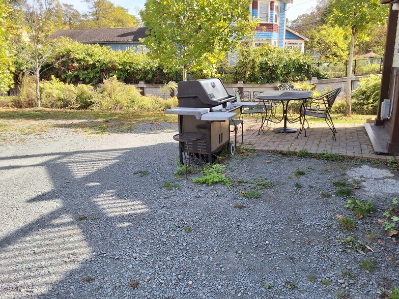 More Photos Of 2 Center St, Jeffersonville General Retail For Sale