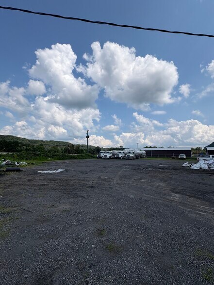 More Photos Of 125 Stewart St, Empire Distribution For Lease