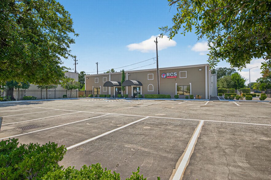 More Photos Of 918 Oak Glen Dr, Houston Industrial For Lease
