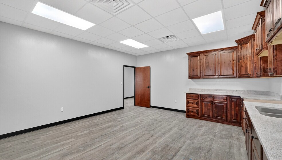 More Photos Of 16510 W Basin St, Odessa Warehouse For Sale