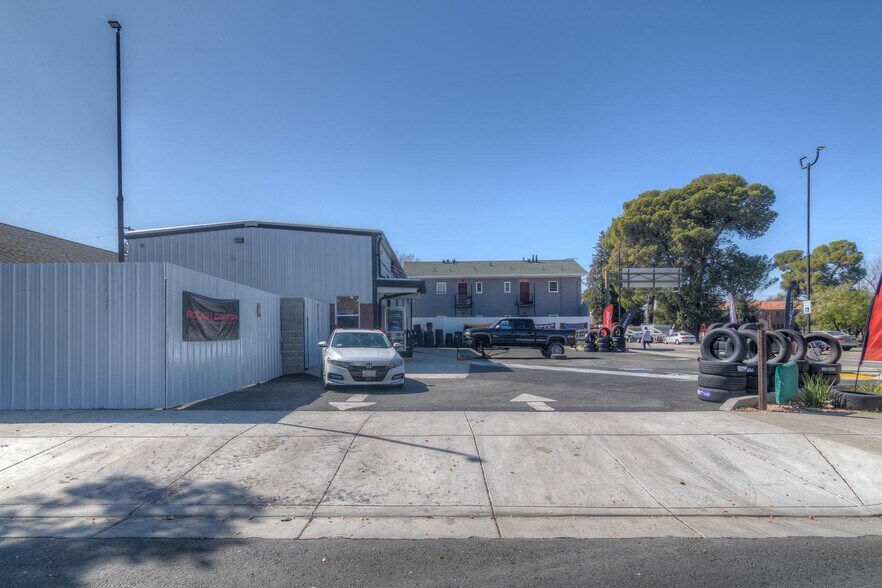 More Photos Of 310 9th St, Marysville Auto Repair For Sale