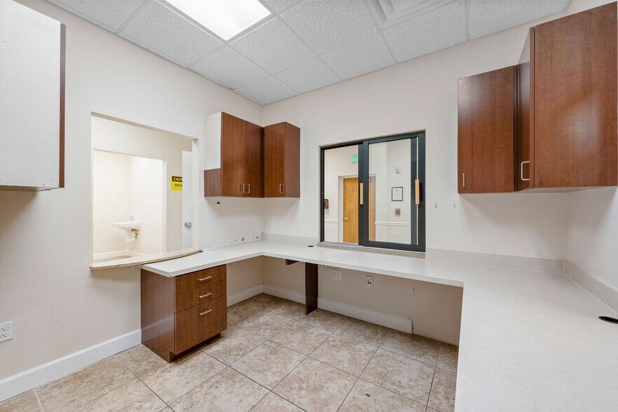 More Photos Of 1713 US Highway 441 N, Okeechobee Medical For Sale
