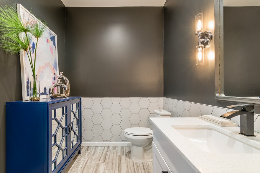 More Photos Of 5203 Beacon Dr, Austin Flex For Lease