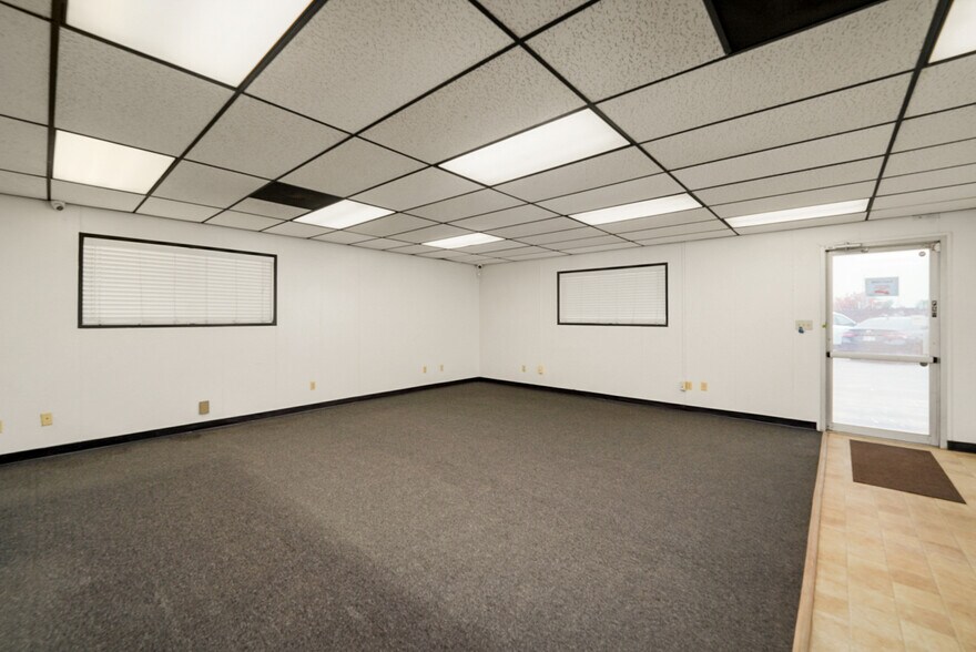 More Photos Of 6303 Seven Seas Ave, Bakersfield Warehouse For Lease