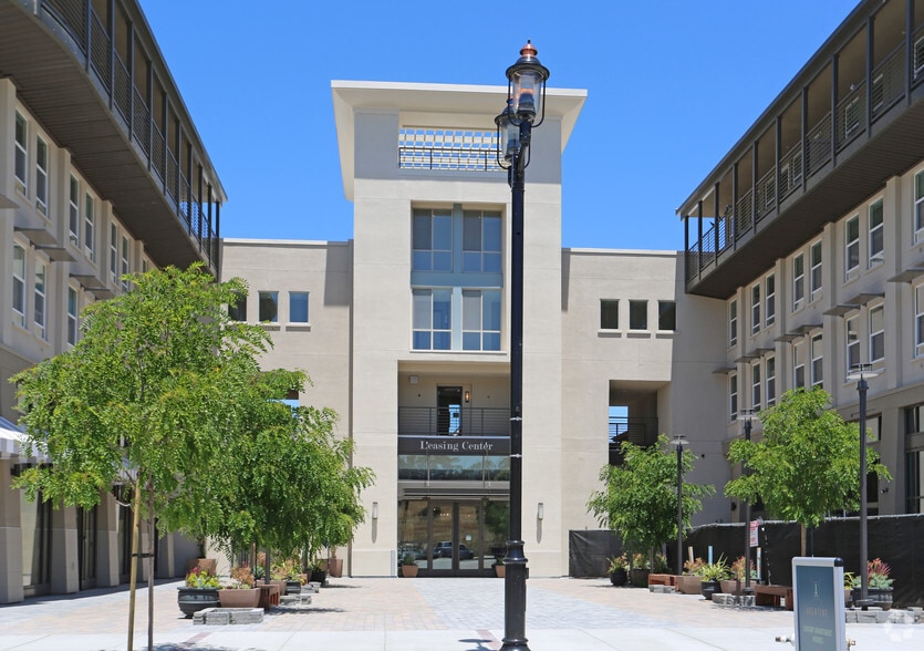 More Photos Of 1375-1411 Sycamore Ave, Hercules Unknown For Lease