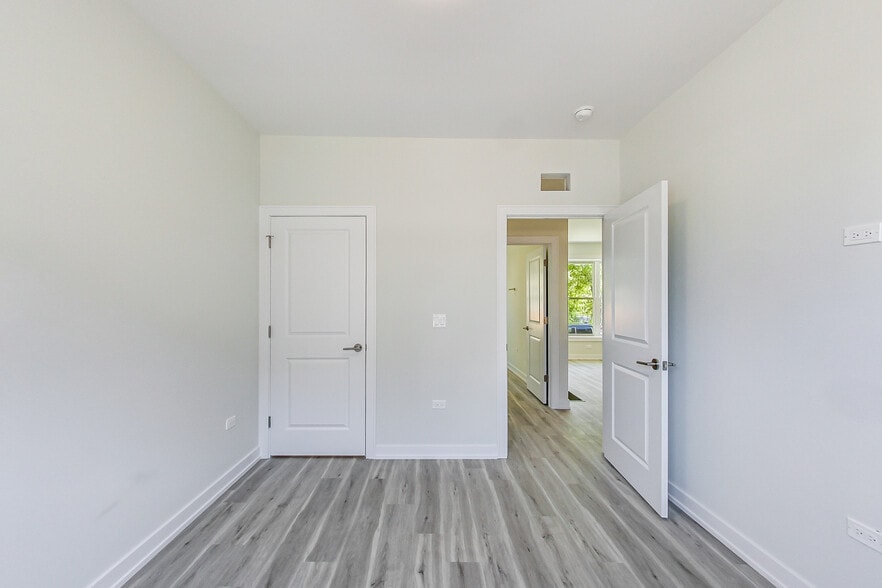 More Photos Of , Chicago Multifamily For Sale